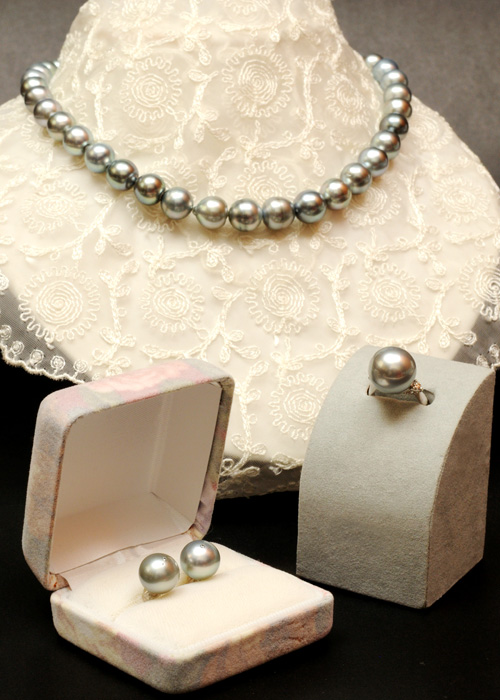 最上とされている「ピーコックカラー」の黒真珠